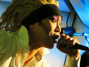 ud_shift305x230_06.jpg